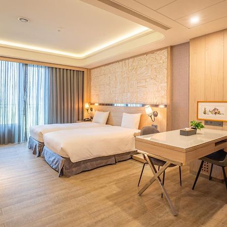 Guide Hotel Taichung Ziyou Екстериор снимка