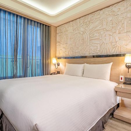 Guide Hotel Taichung Ziyou Екстериор снимка