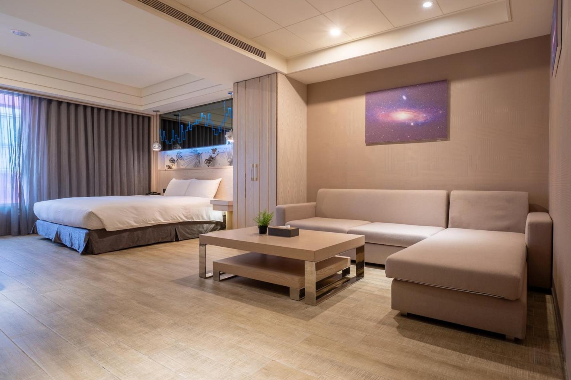 Guide Hotel Taichung Ziyou Екстериор снимка