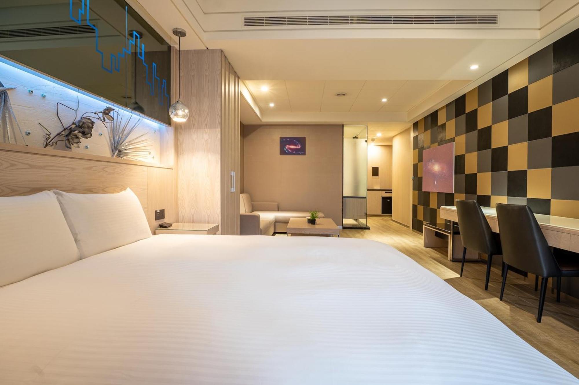 Guide Hotel Taichung Ziyou Екстериор снимка