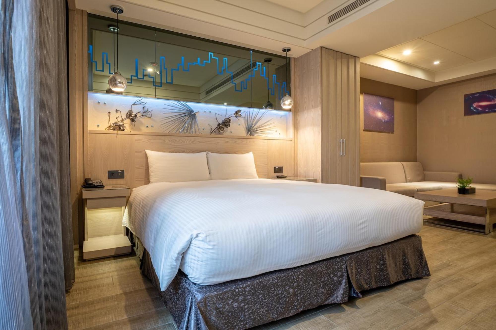 Guide Hotel Taichung Ziyou Екстериор снимка