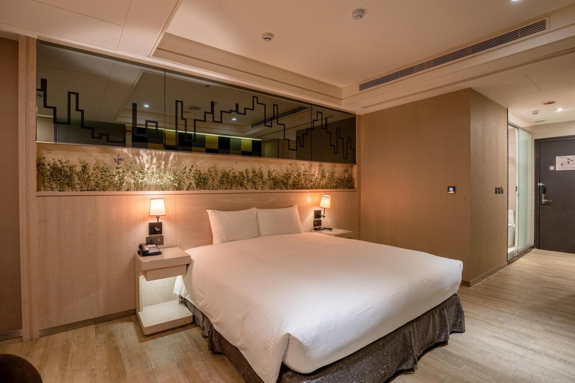 Guide Hotel Taichung Ziyou Екстериор снимка