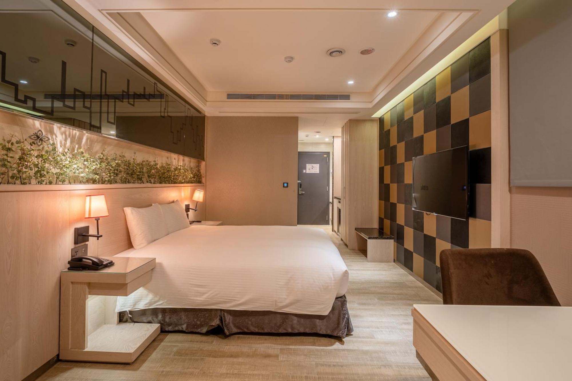 Guide Hotel Taichung Ziyou Екстериор снимка