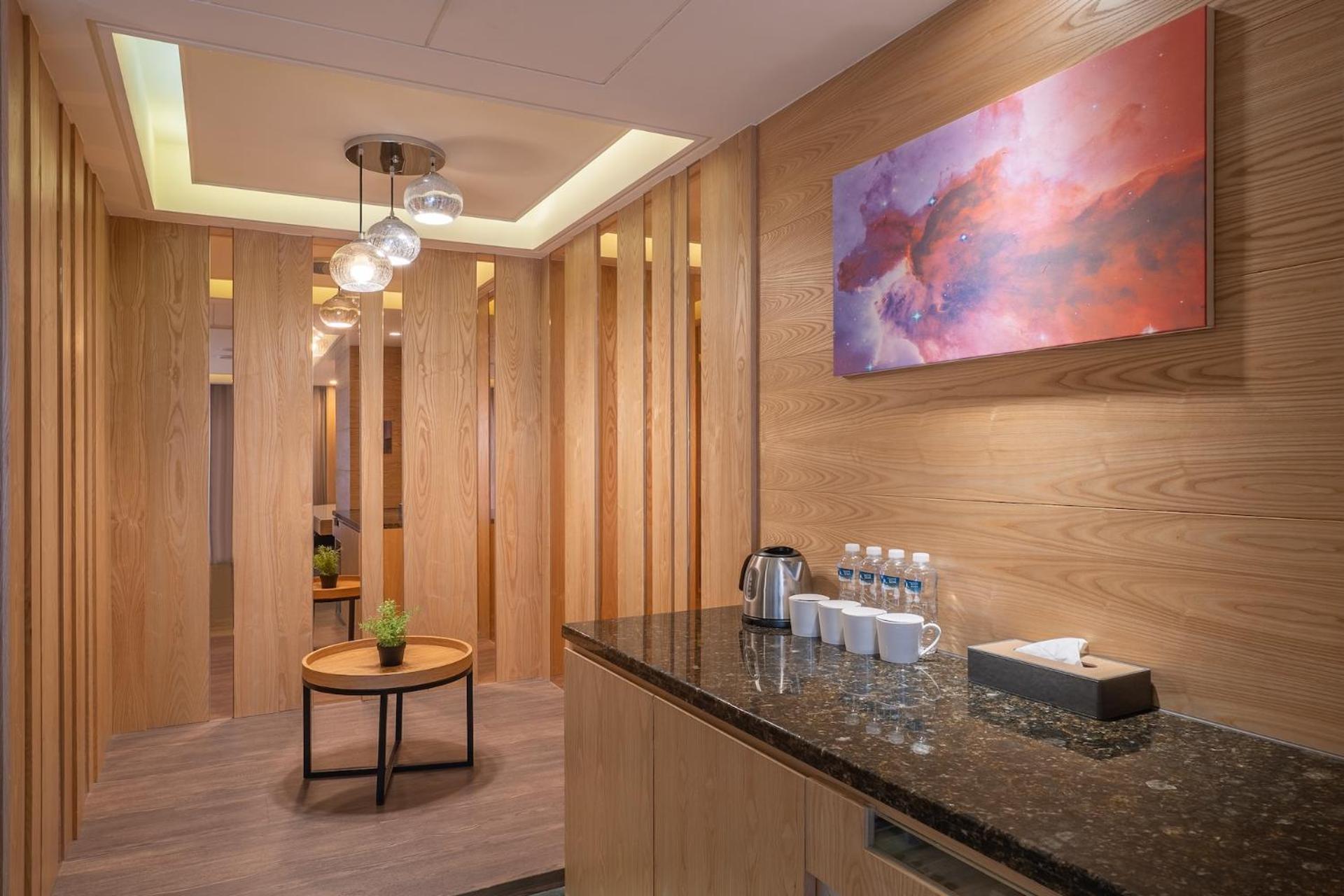 Guide Hotel Taichung Ziyou Екстериор снимка