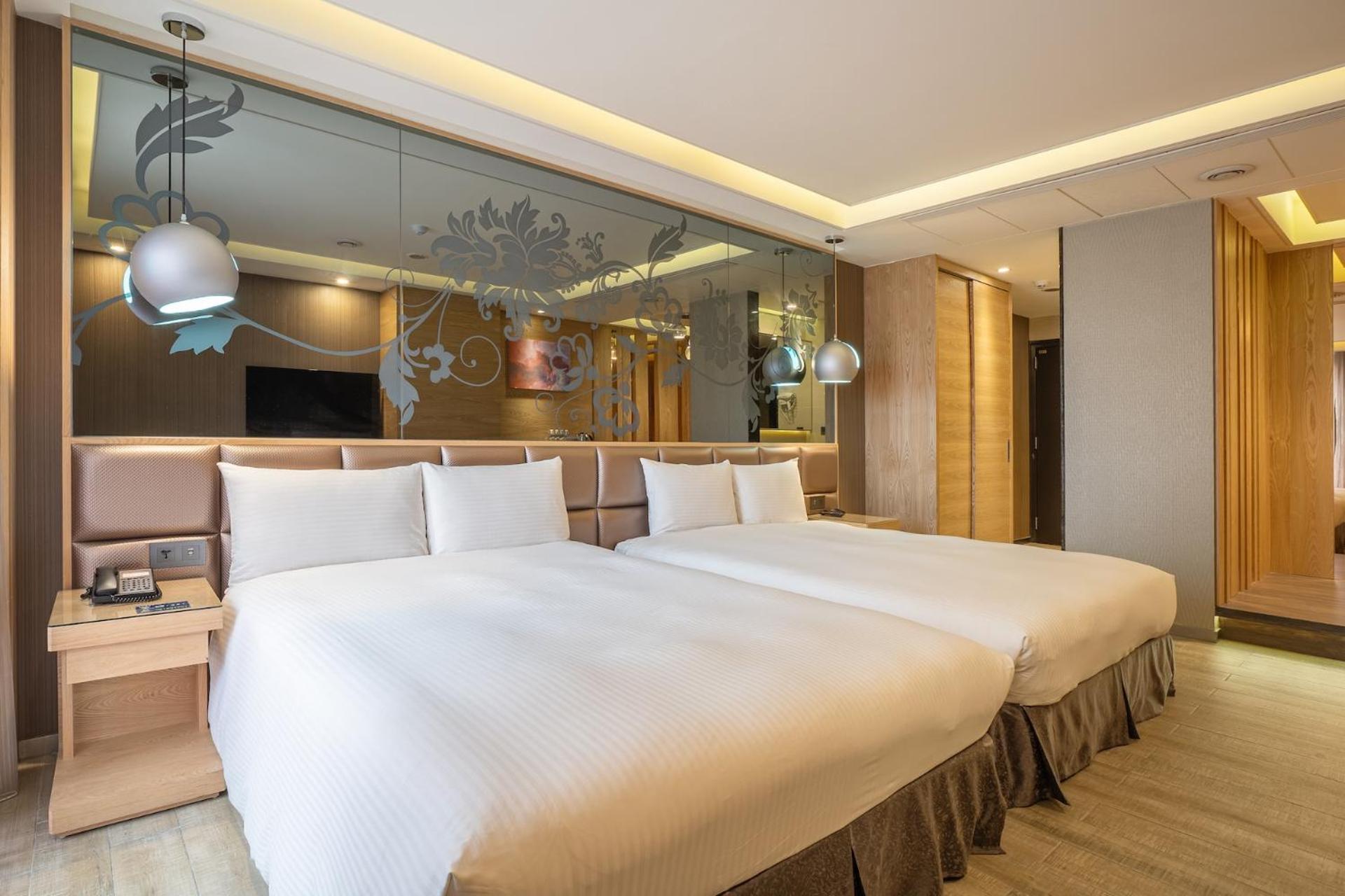 Guide Hotel Taichung Ziyou Екстериор снимка