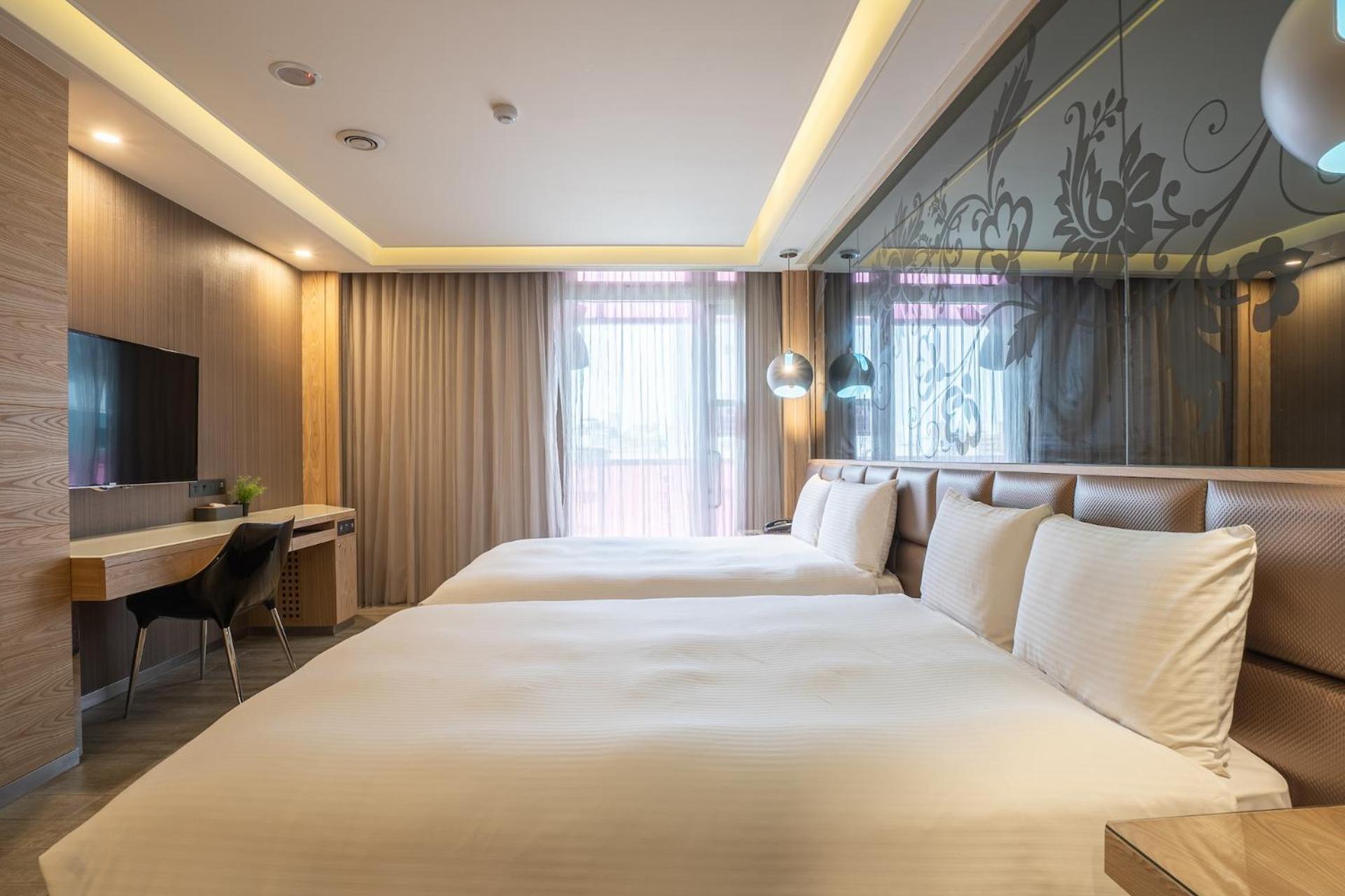 Guide Hotel Taichung Ziyou Екстериор снимка