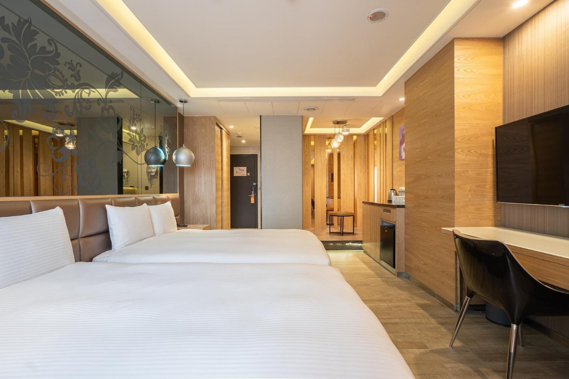 Guide Hotel Taichung Ziyou Екстериор снимка