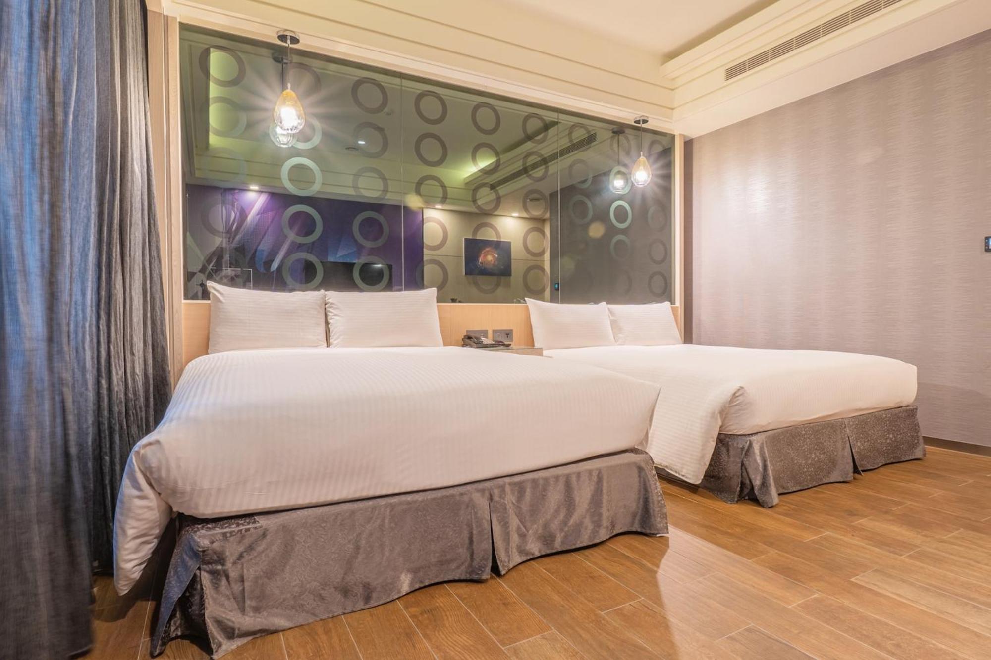 Guide Hotel Taichung Ziyou Екстериор снимка