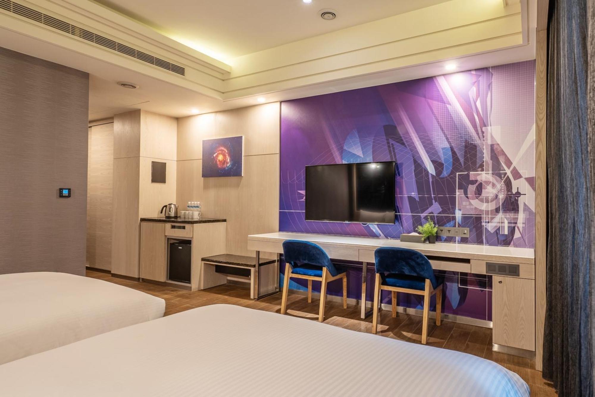 Guide Hotel Taichung Ziyou Екстериор снимка