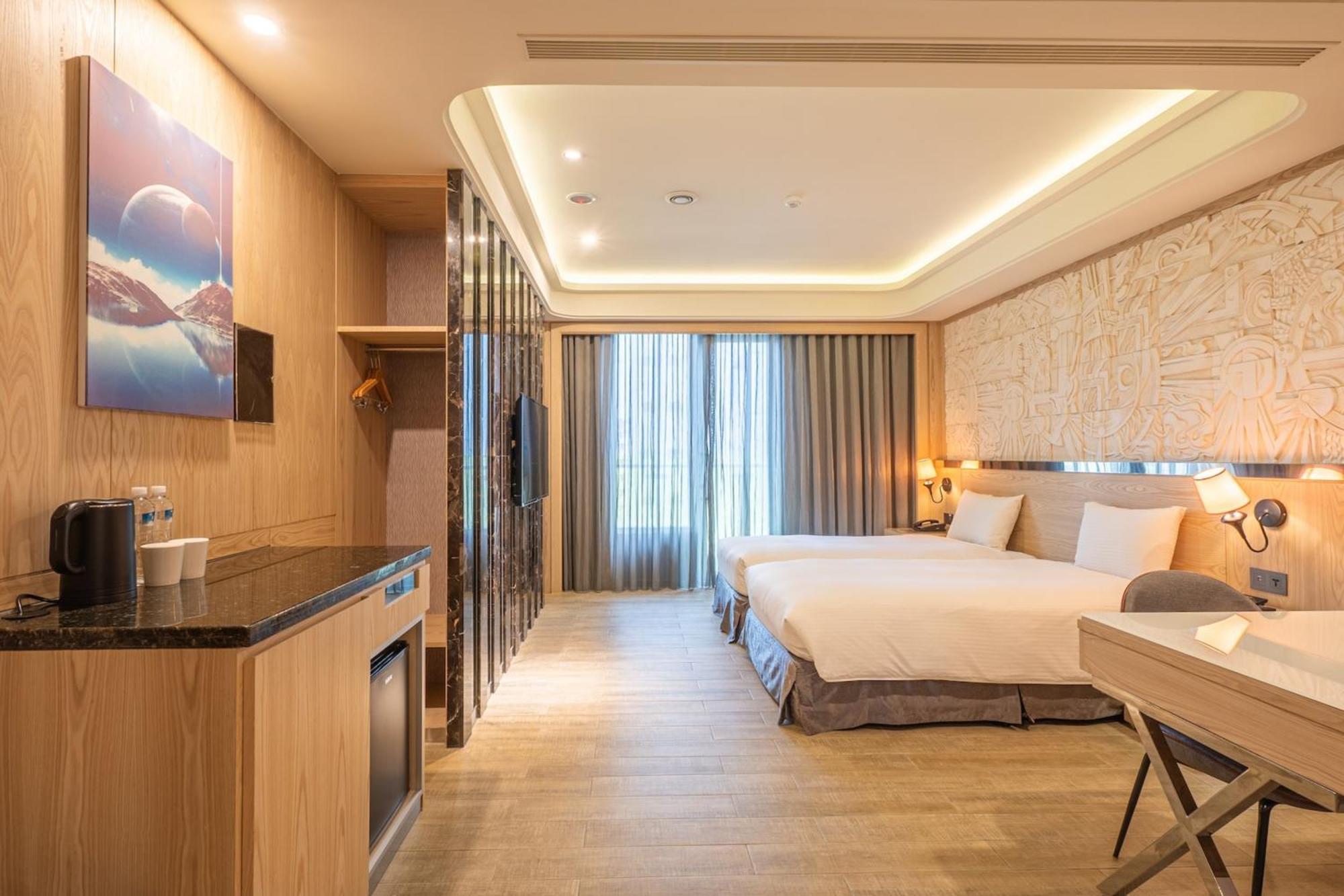 Guide Hotel Taichung Ziyou Екстериор снимка