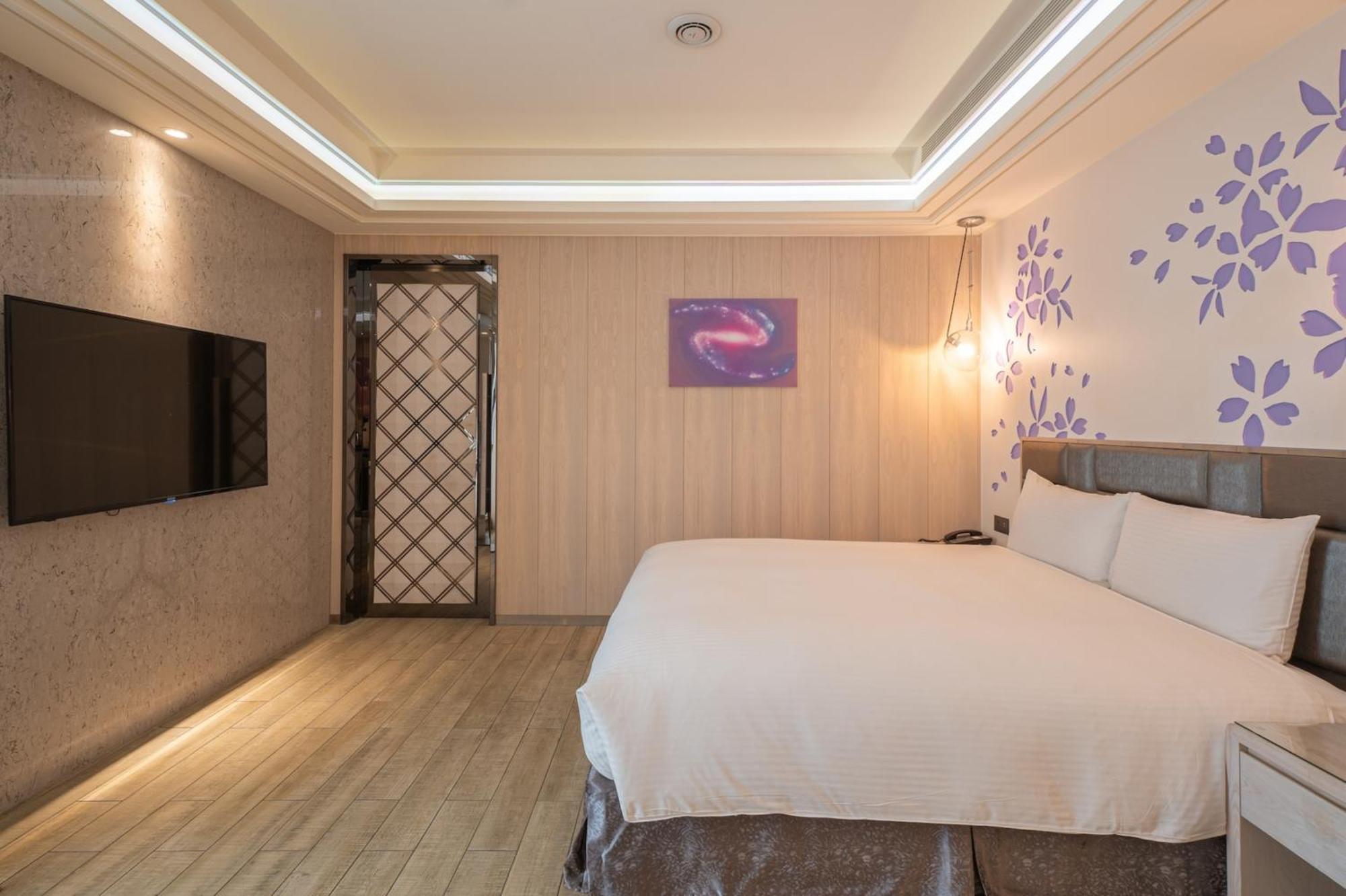 Guide Hotel Taichung Ziyou Екстериор снимка