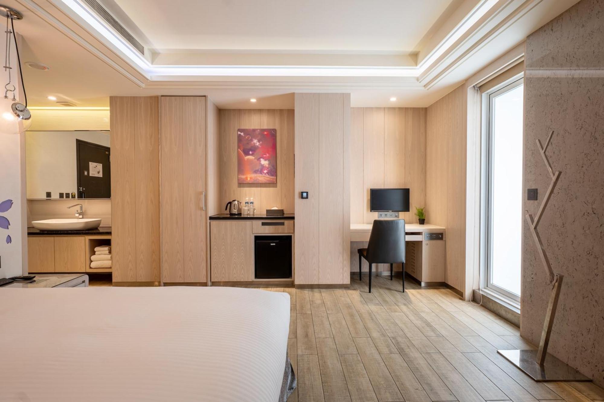 Guide Hotel Taichung Ziyou Екстериор снимка