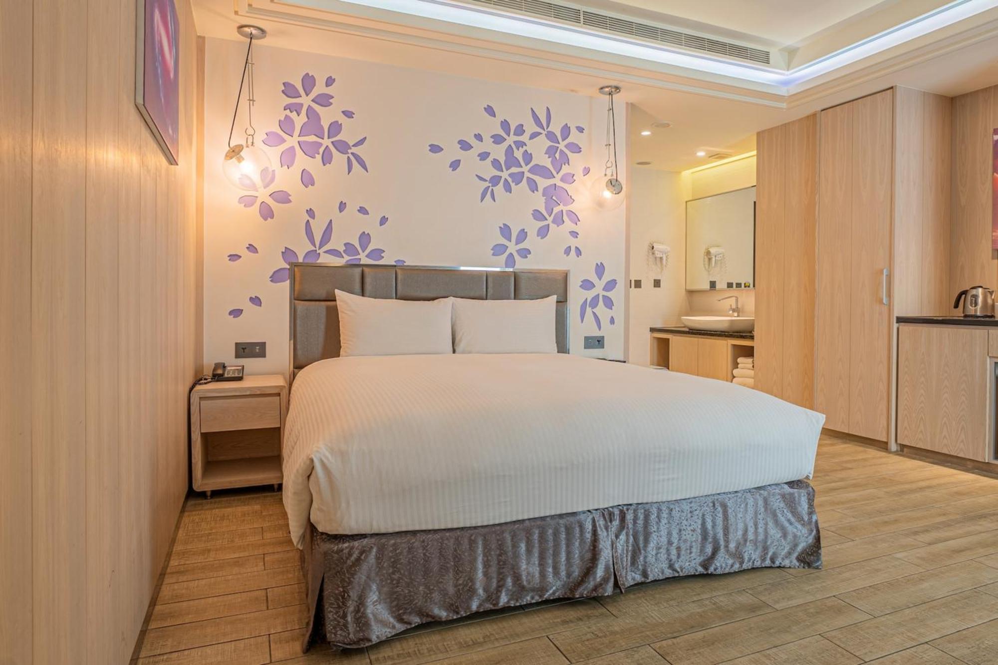 Guide Hotel Taichung Ziyou Екстериор снимка
