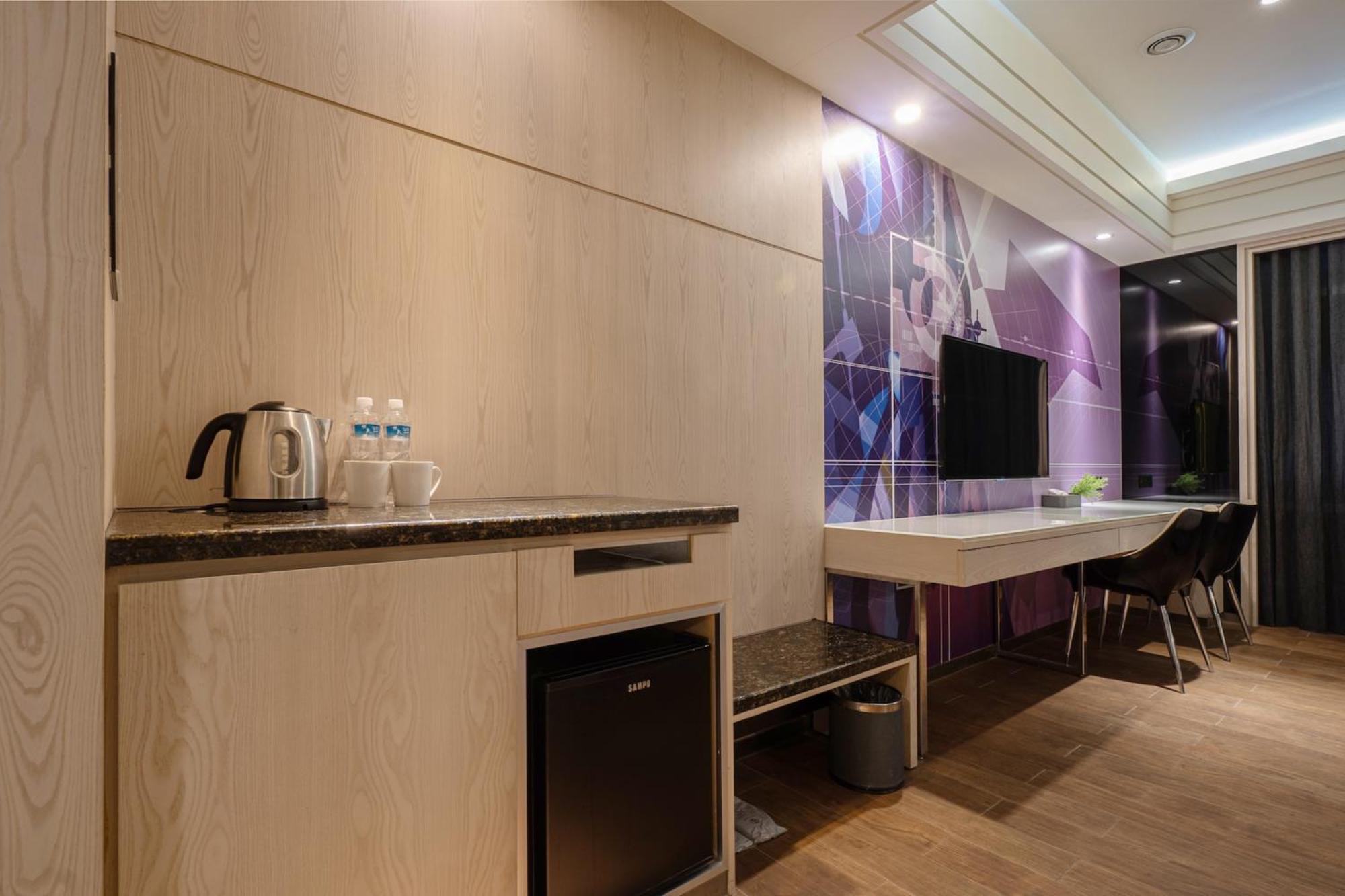 Guide Hotel Taichung Ziyou Екстериор снимка