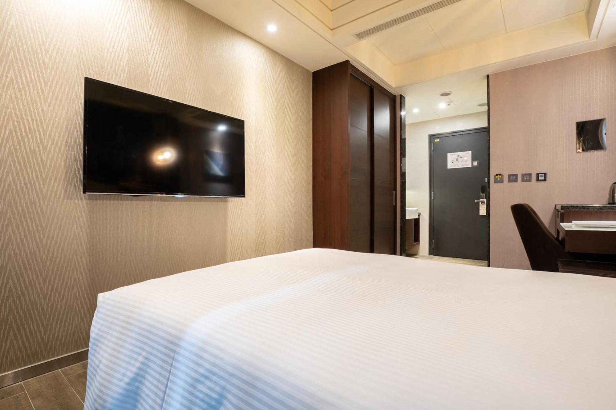 Guide Hotel Taichung Ziyou Екстериор снимка