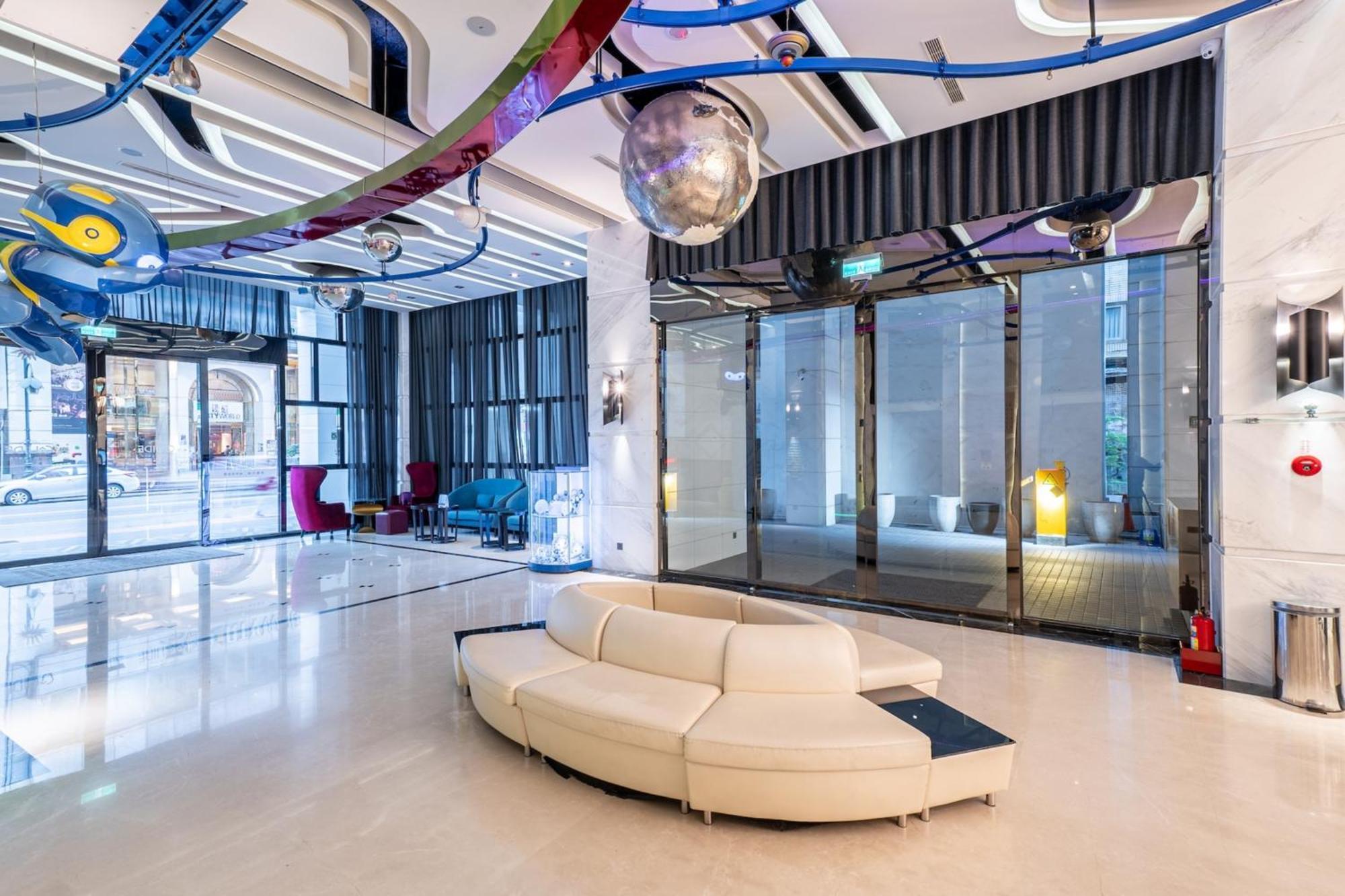 Guide Hotel Taichung Ziyou Екстериор снимка