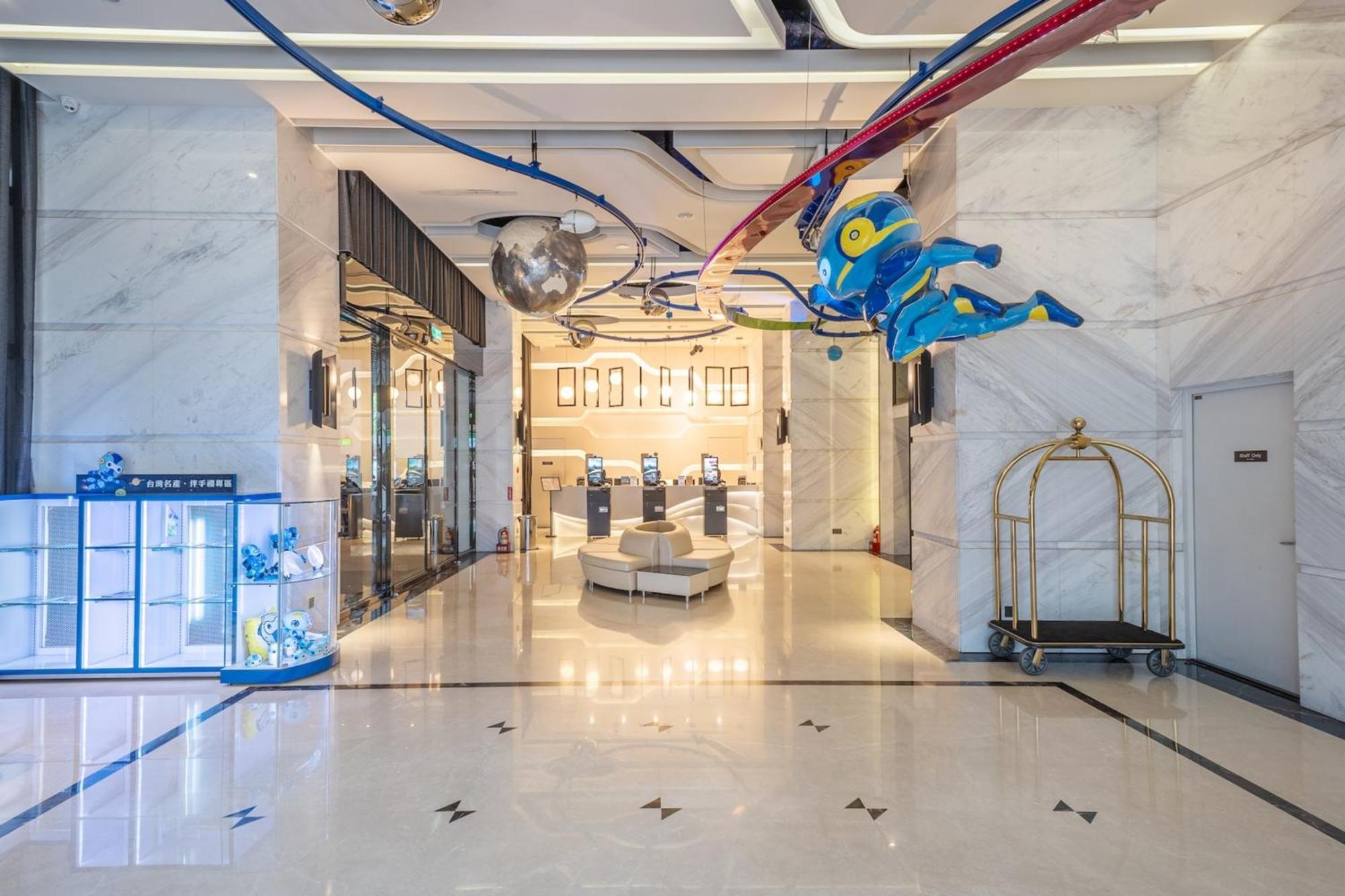 Guide Hotel Taichung Ziyou Екстериор снимка