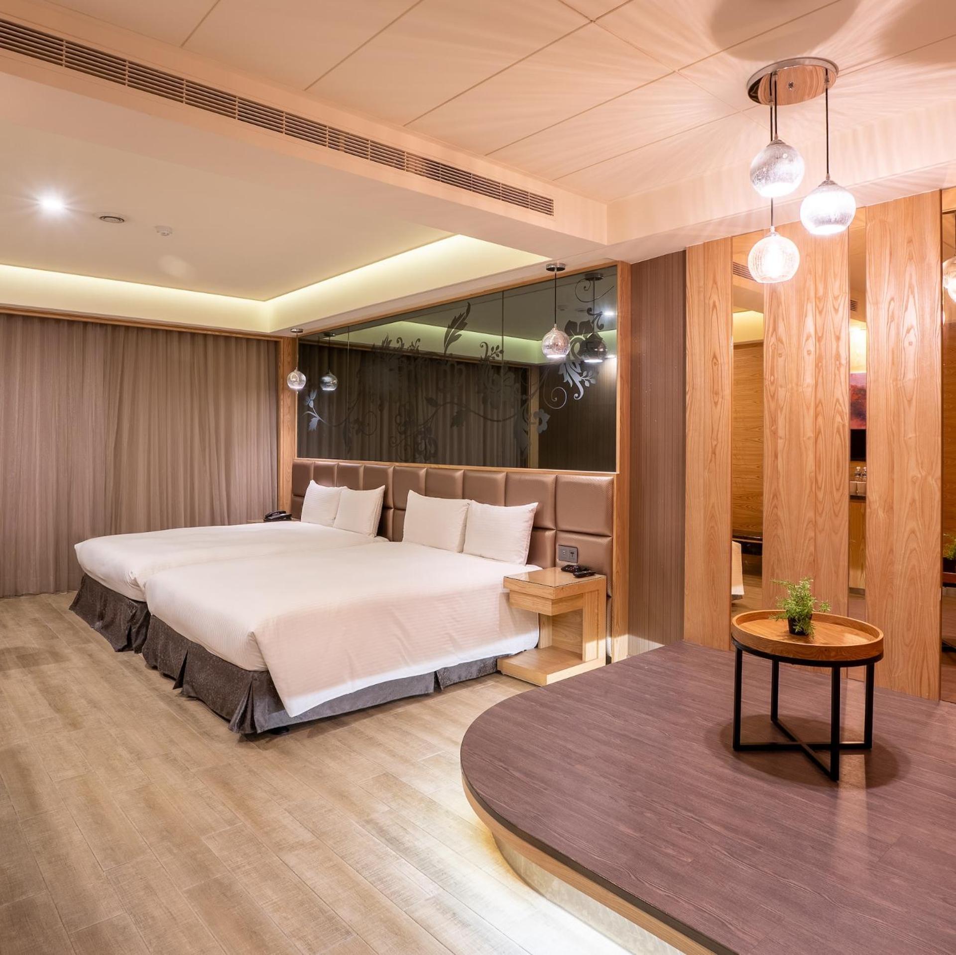 Guide Hotel Taichung Ziyou Екстериор снимка