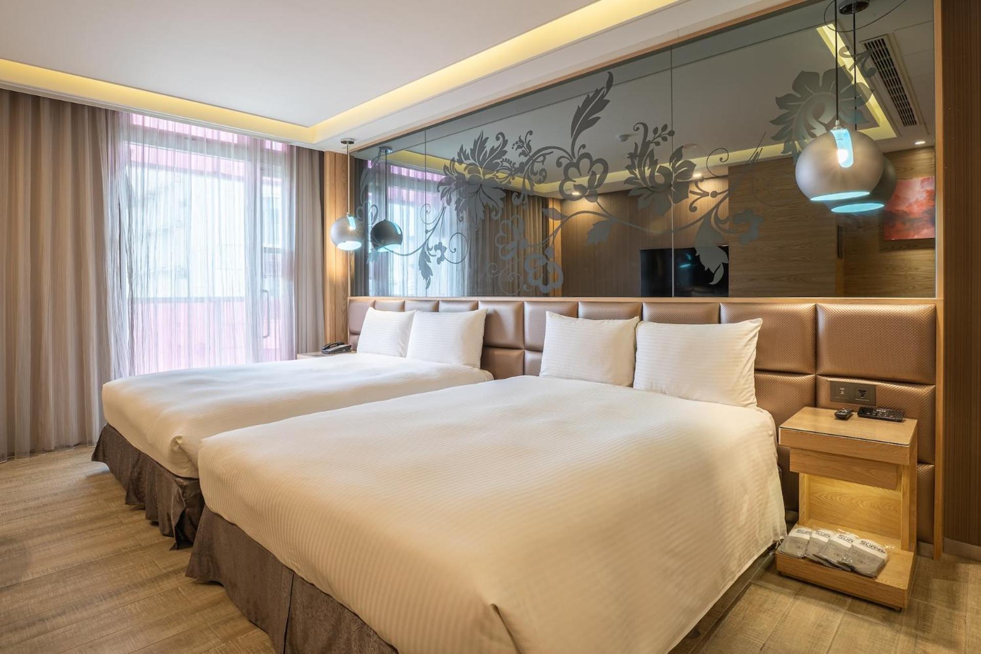 Guide Hotel Taichung Ziyou Екстериор снимка