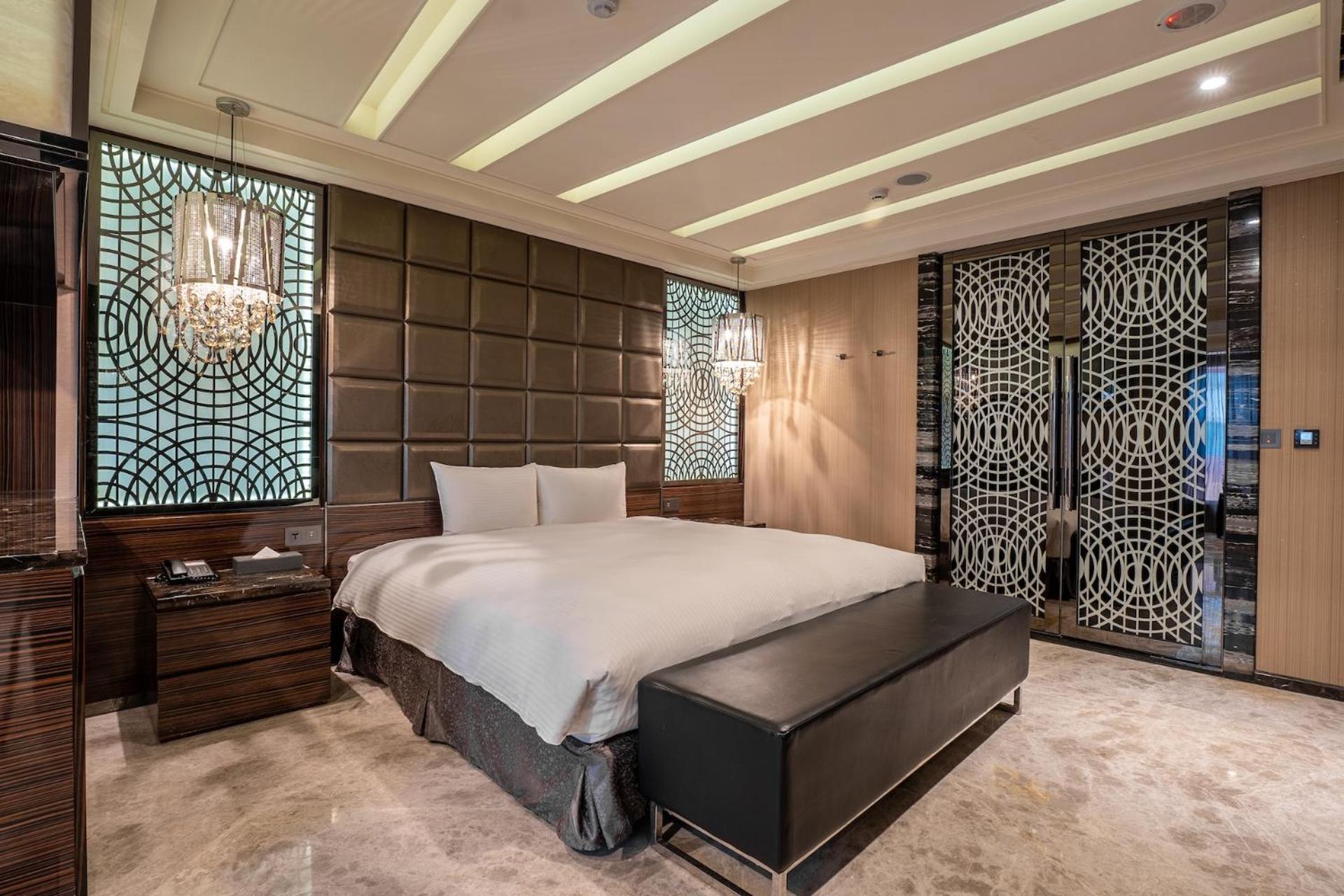 Guide Hotel Taichung Ziyou Екстериор снимка