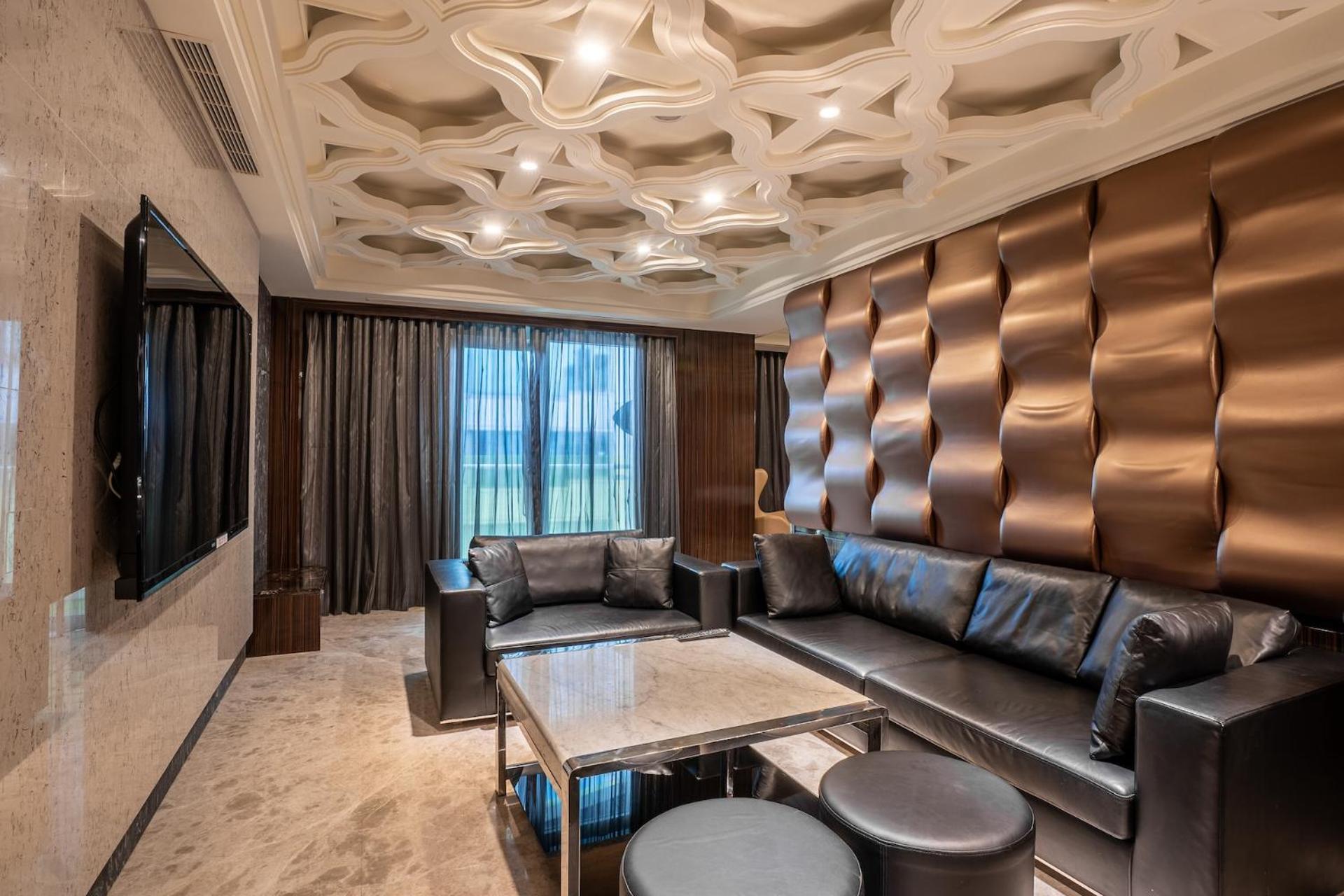 Guide Hotel Taichung Ziyou Екстериор снимка