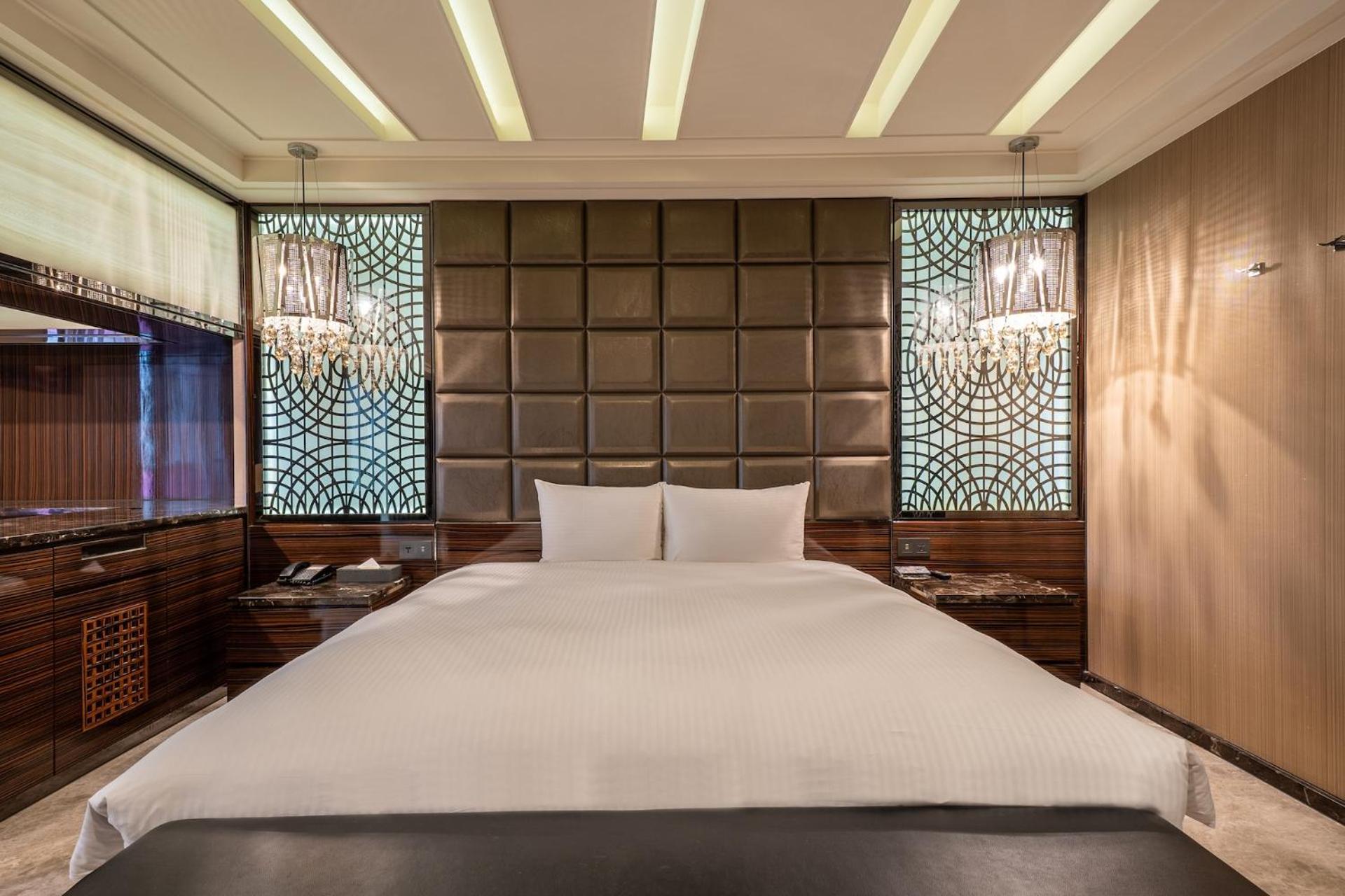 Guide Hotel Taichung Ziyou Екстериор снимка