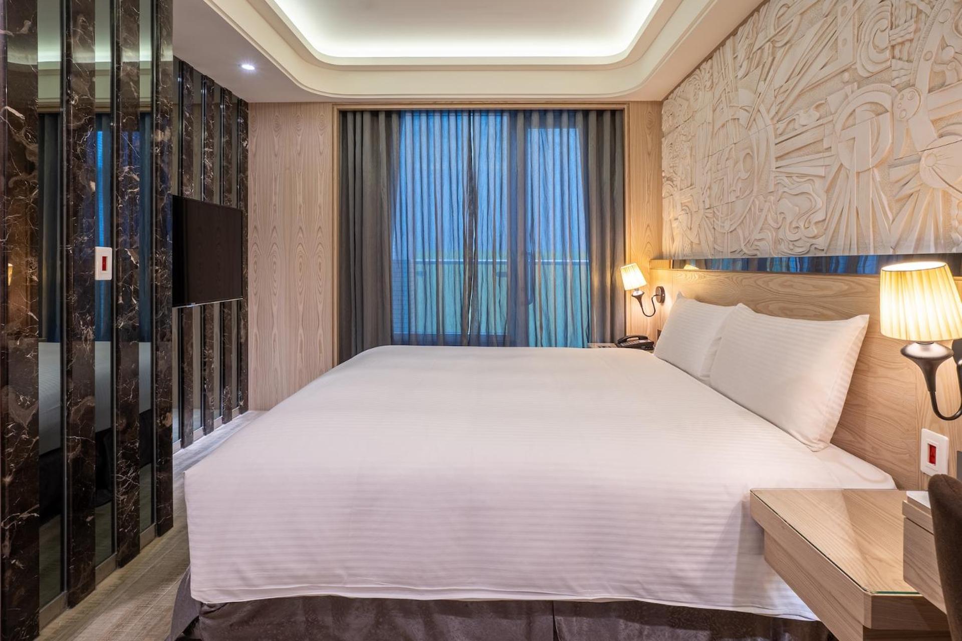 Guide Hotel Taichung Ziyou Екстериор снимка