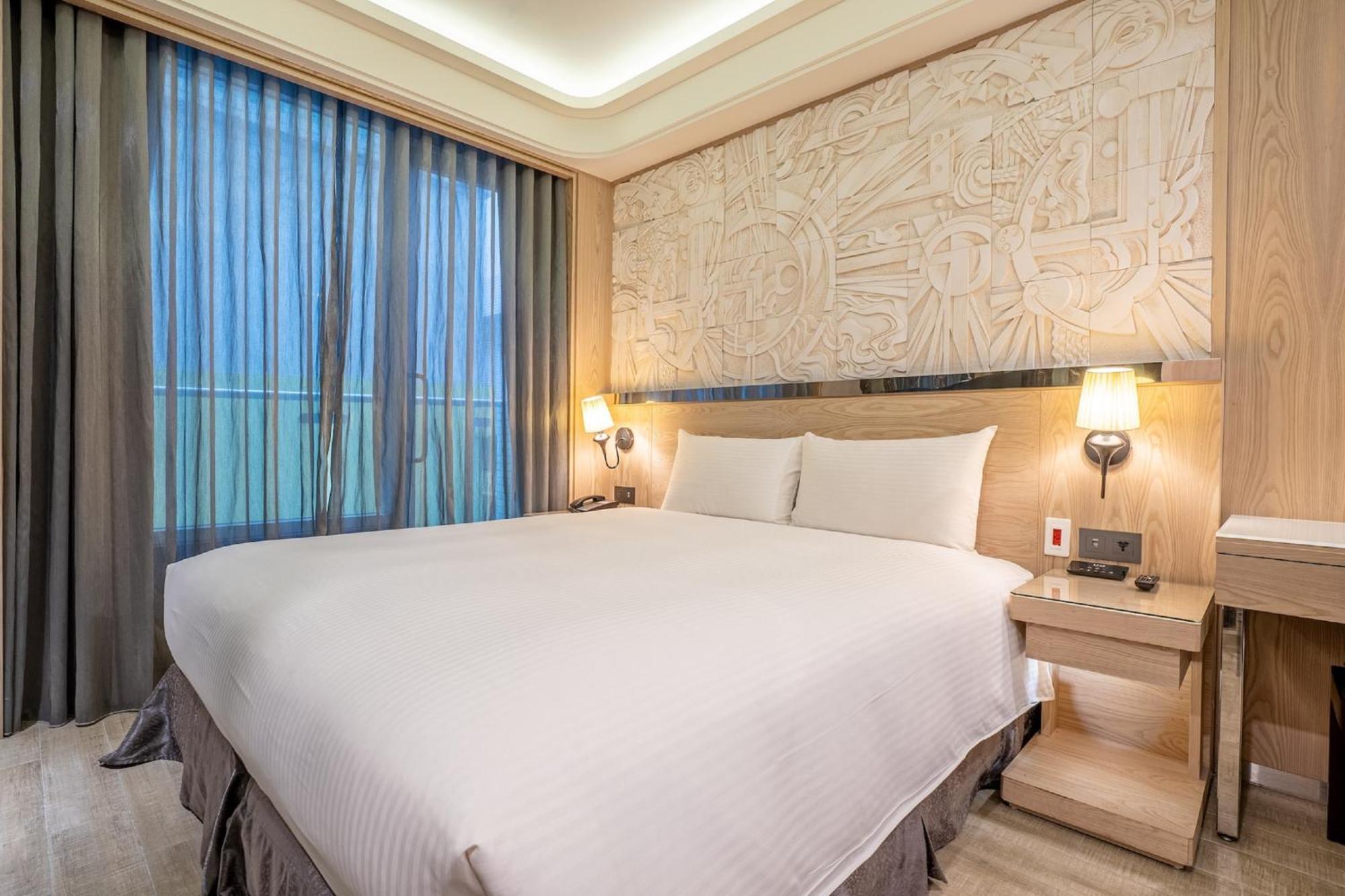 Guide Hotel Taichung Ziyou Екстериор снимка