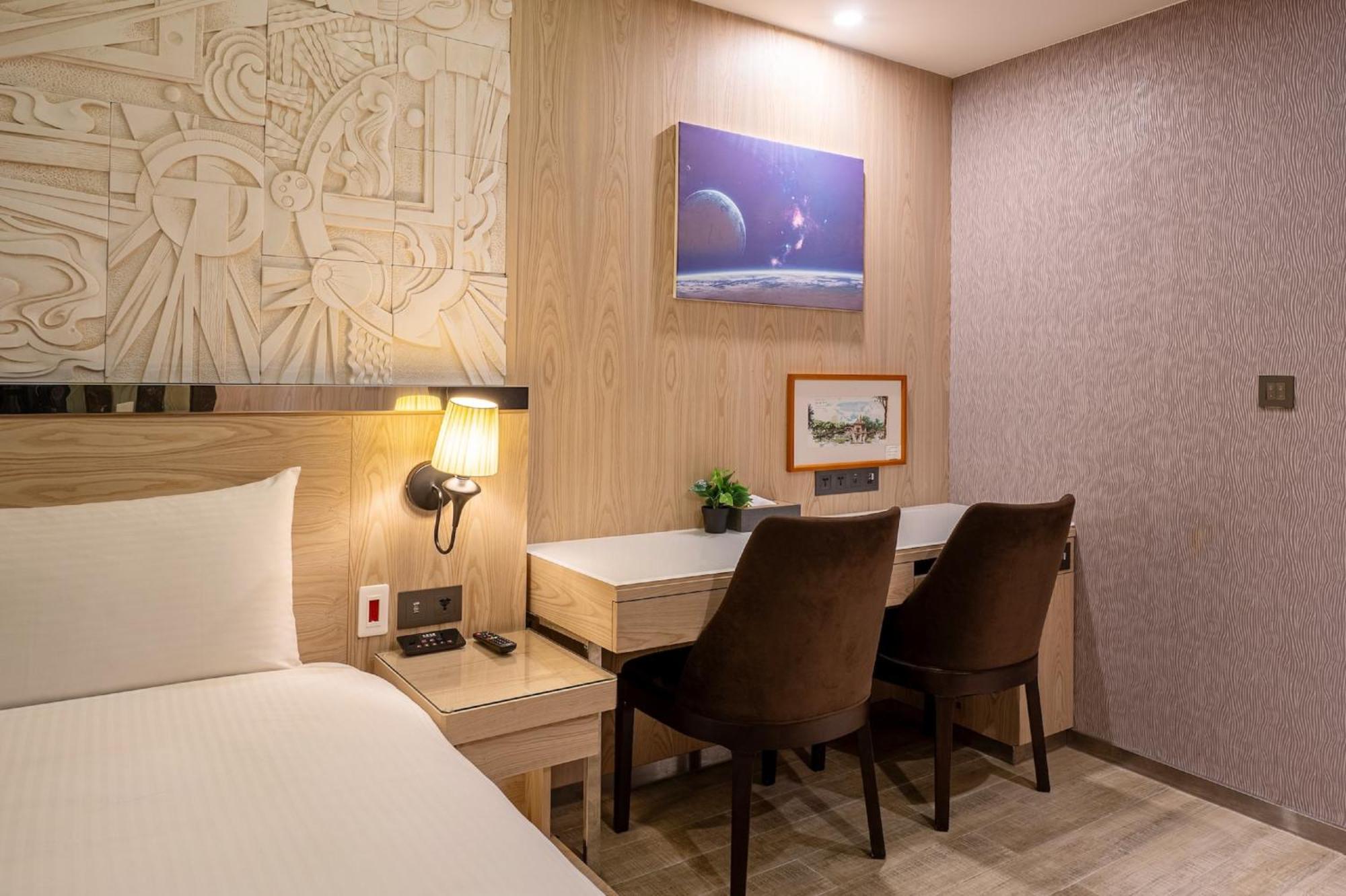 Guide Hotel Taichung Ziyou Екстериор снимка